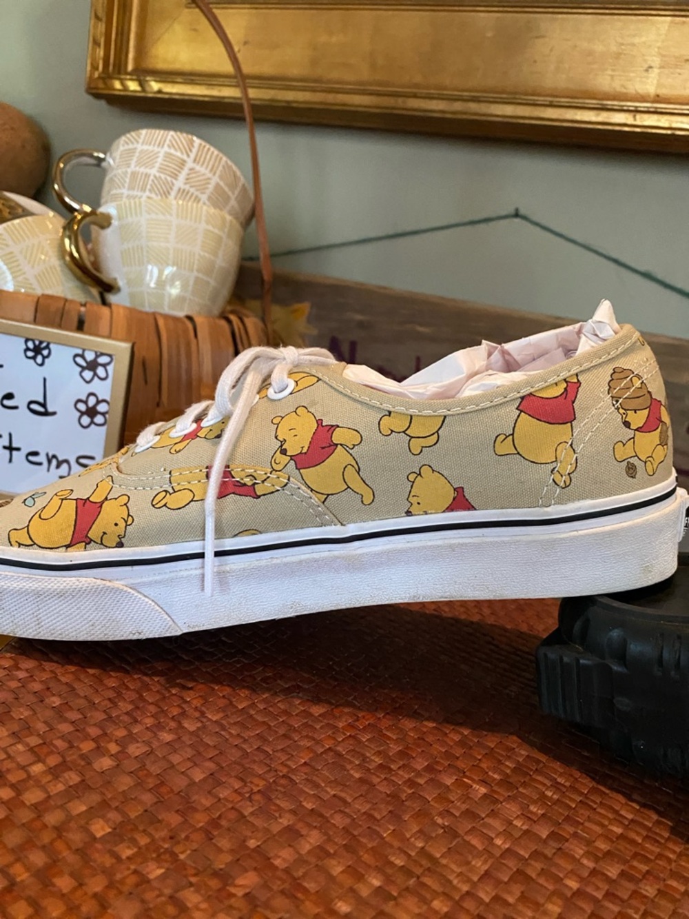 VANS Disney Winnie the Pooh Limited Edition Sneakers Shoes Women’s 9.5 - Men’s 8 - Picture 7 of 11